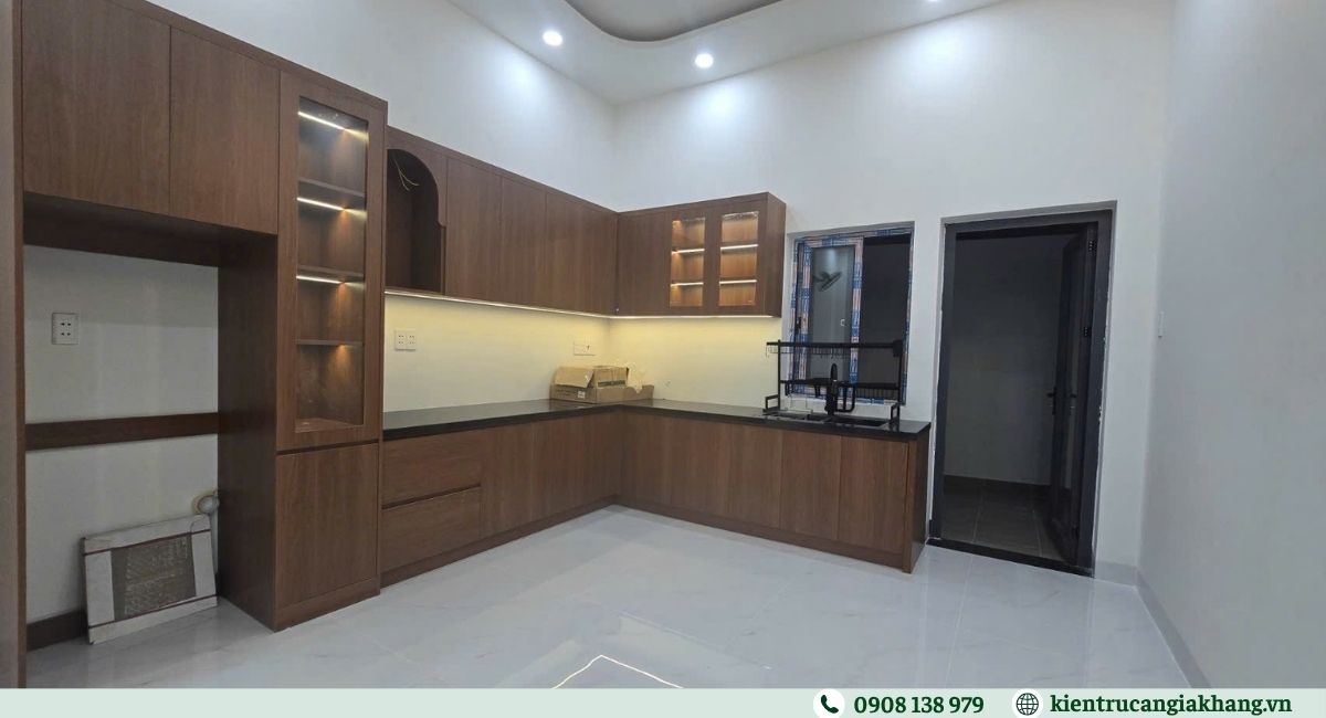Khu bếp nhà Hóc Môn